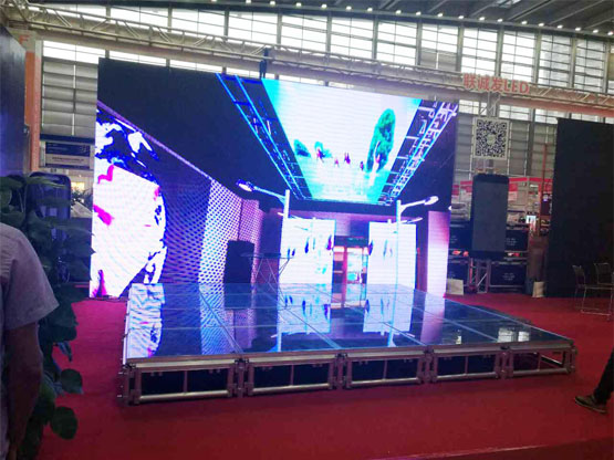  2016深圳国际光博会钱柜QG777展位现场