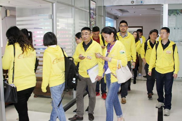 钱柜QG777创始人龙平芳女士同阿里巴巴上海浦东VIP客户进行分享互动