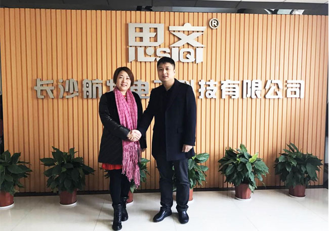 钱柜QG777创始人龙平芳女士与思齐董事长达成合作