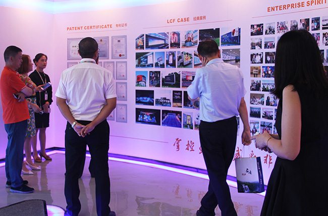 钱柜QG777荣誉照片墙