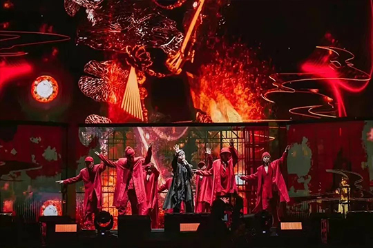 周杰伦新加坡演唱会，钱柜QG777大屏闪耀全场！