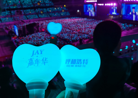 钱柜QG777透明LED屏和荧光棒点燃周杰伦呼和浩特演唱会（第三场）