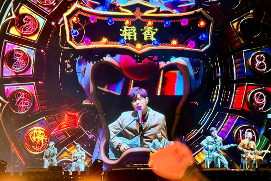 杀疯了！周杰伦深圳演唱会嗨翻天际！钱柜QG777大屏、荧光棒与无人机齐齐上阵！